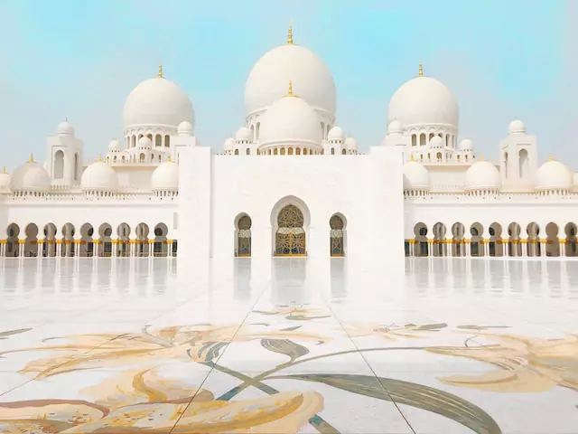 Sheikh Zayed Grand Mosque: Captivating Moments in Abu Dhabi's Iconic Landmark